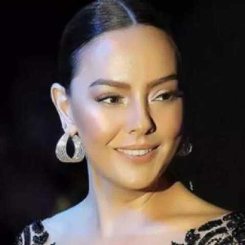 دانلود آهنگ Bir Devir Bitti با صدای Ebru Gundes